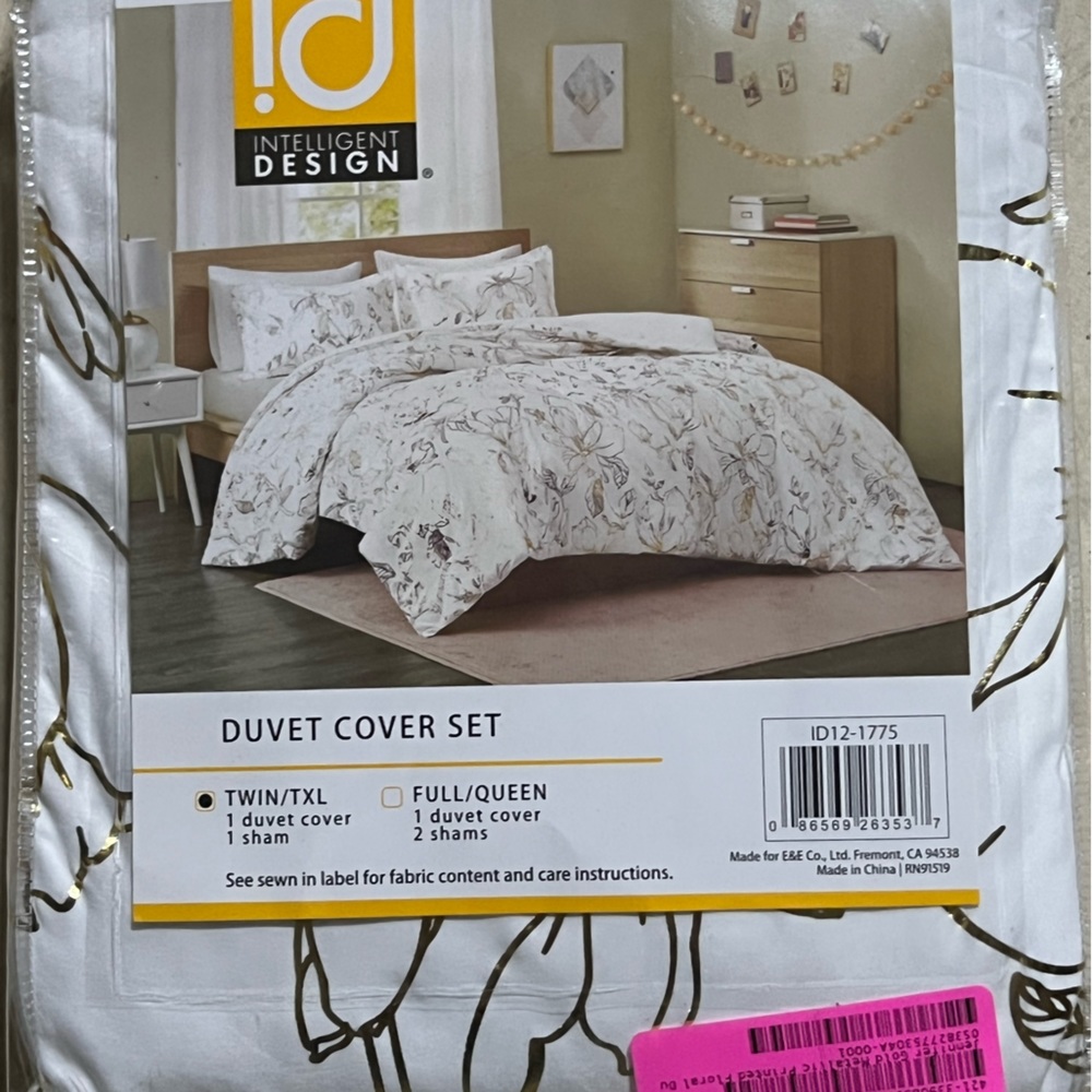 Twin Duvet cover with beautiful lotus flowers outlined in gold. Brand New!